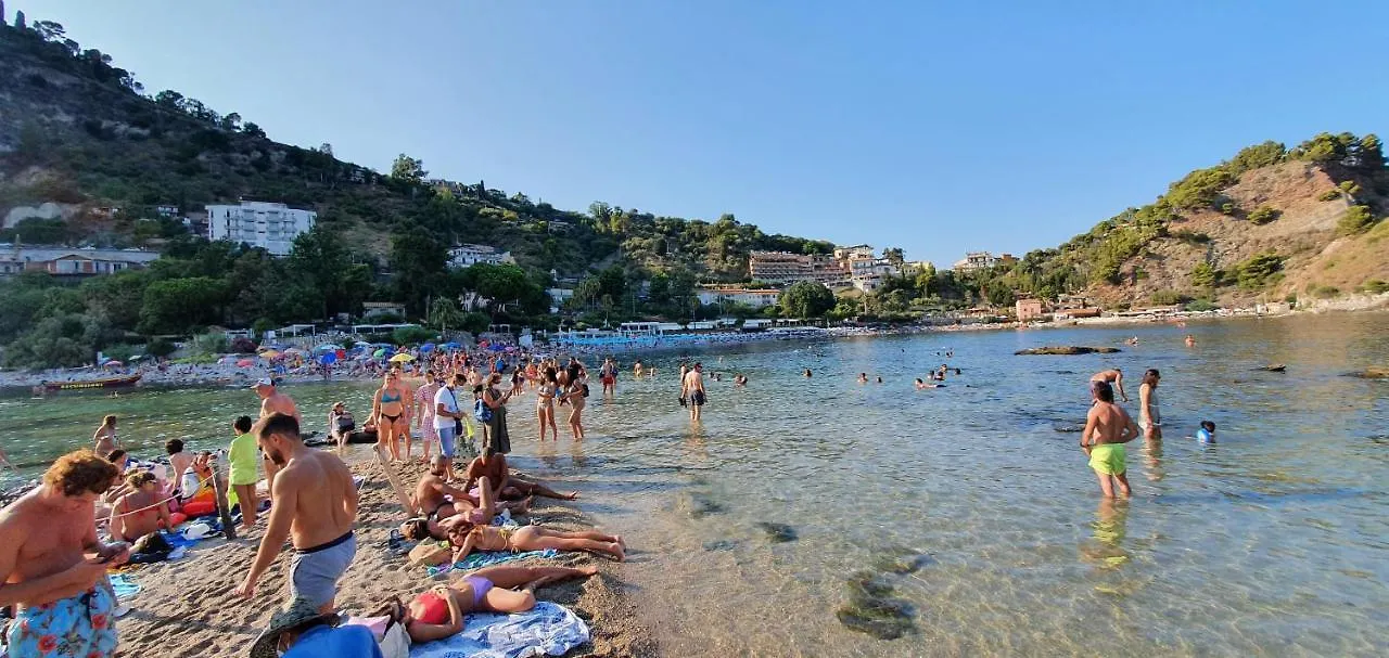 Tony & Doris Home Giardini-Naxos